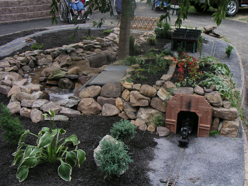 2005 Western Md train garden building part 2 038